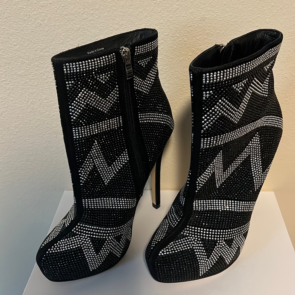 Like new Aldo  boots beautiful